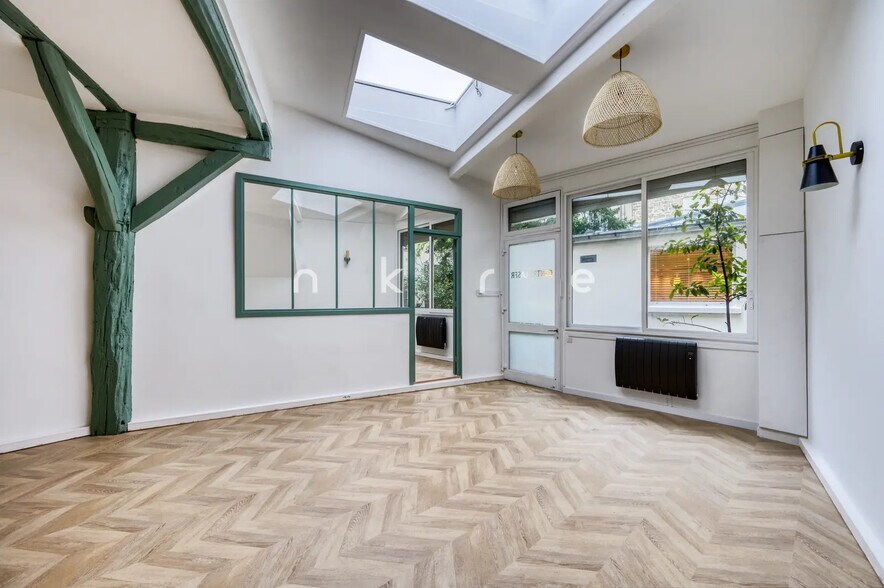 Office in Paris for sale - Interior Photo - Image 1 of 8