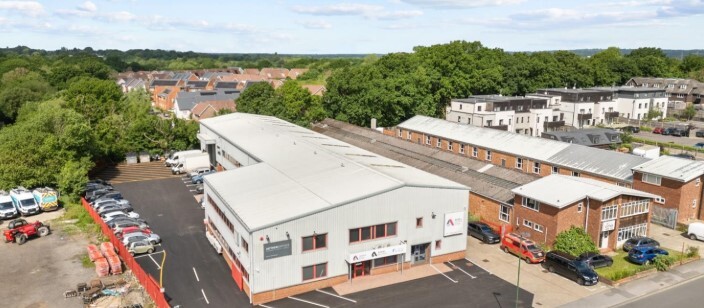 63 Victoria Rd, Burgess Hill for sale - Primary Photo - Image 1 of 1