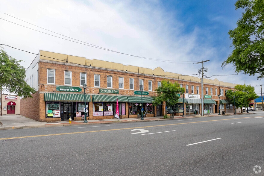 Corner Mixed-Use with Immense Upside portfolio of 2 properties for sale on LoopNet.com - Building Photo - Image 3 of 18