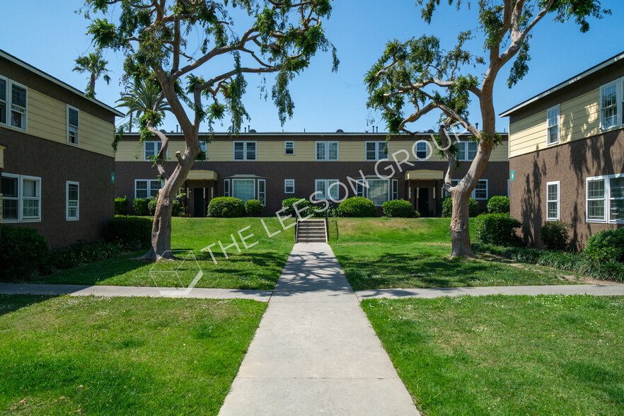 2056-2118 W Century Blvd, Los Angeles, CA for sale - Building Photo - Image 3 of 22