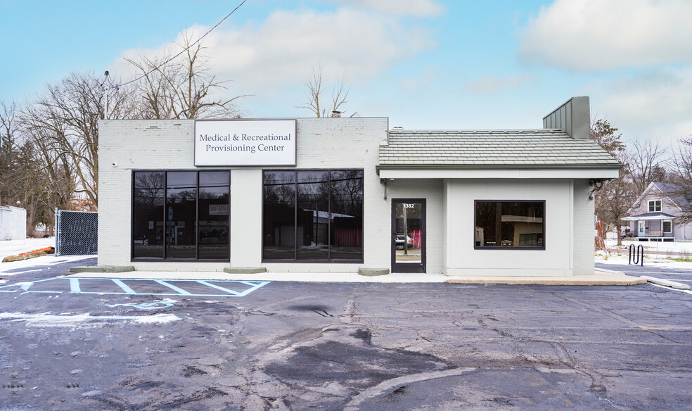 1382 Michigan Ave, Battle Creek, MI for sale - Building Photo - Image 1 of 5