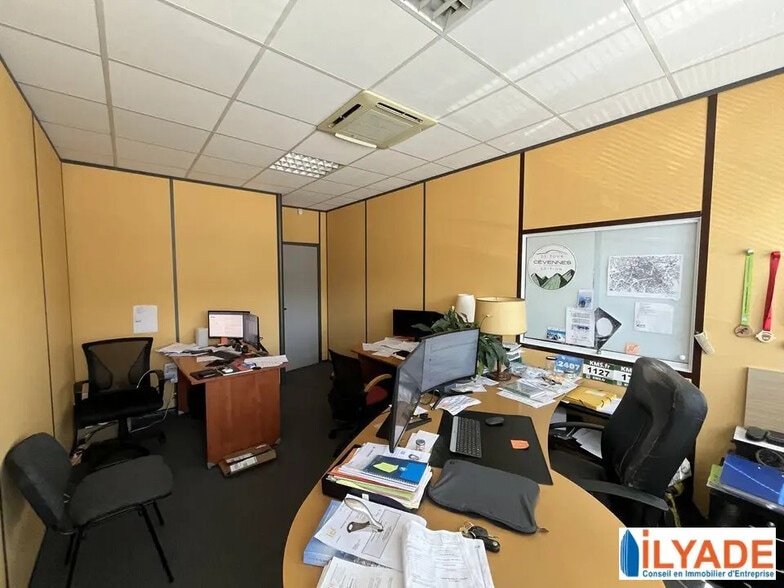 Zone Avon, Gardanne for lease - Interior Photo - Image 2 of 4