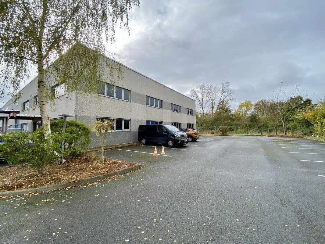 Office in Bondues for lease Building Photo- Image 1 of 9