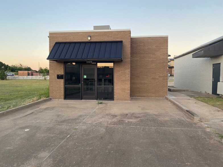 1101 W 15th St, Edmond, OK for lease - Building Photo - Image 2 of 5