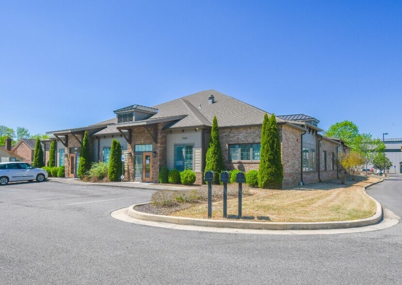 7244 Bailey Cove Rd SE, Huntsville, AL 35802