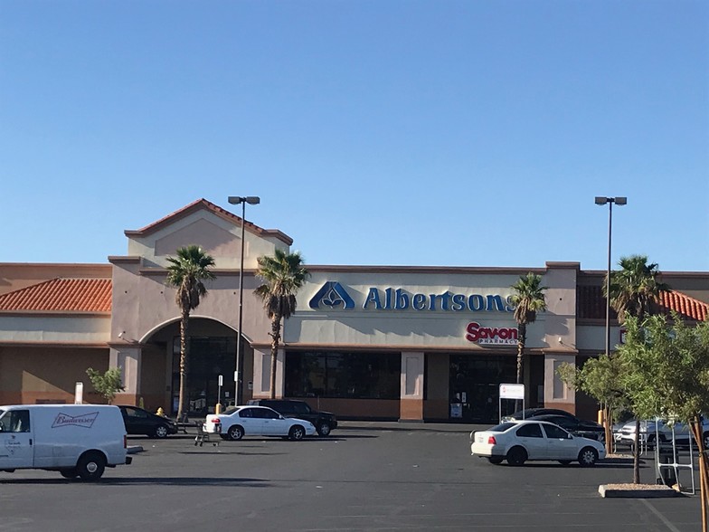 2833-2949 E Desert Inn Rd, Las Vegas, NV for lease - Building Photo - Image 1 of 8