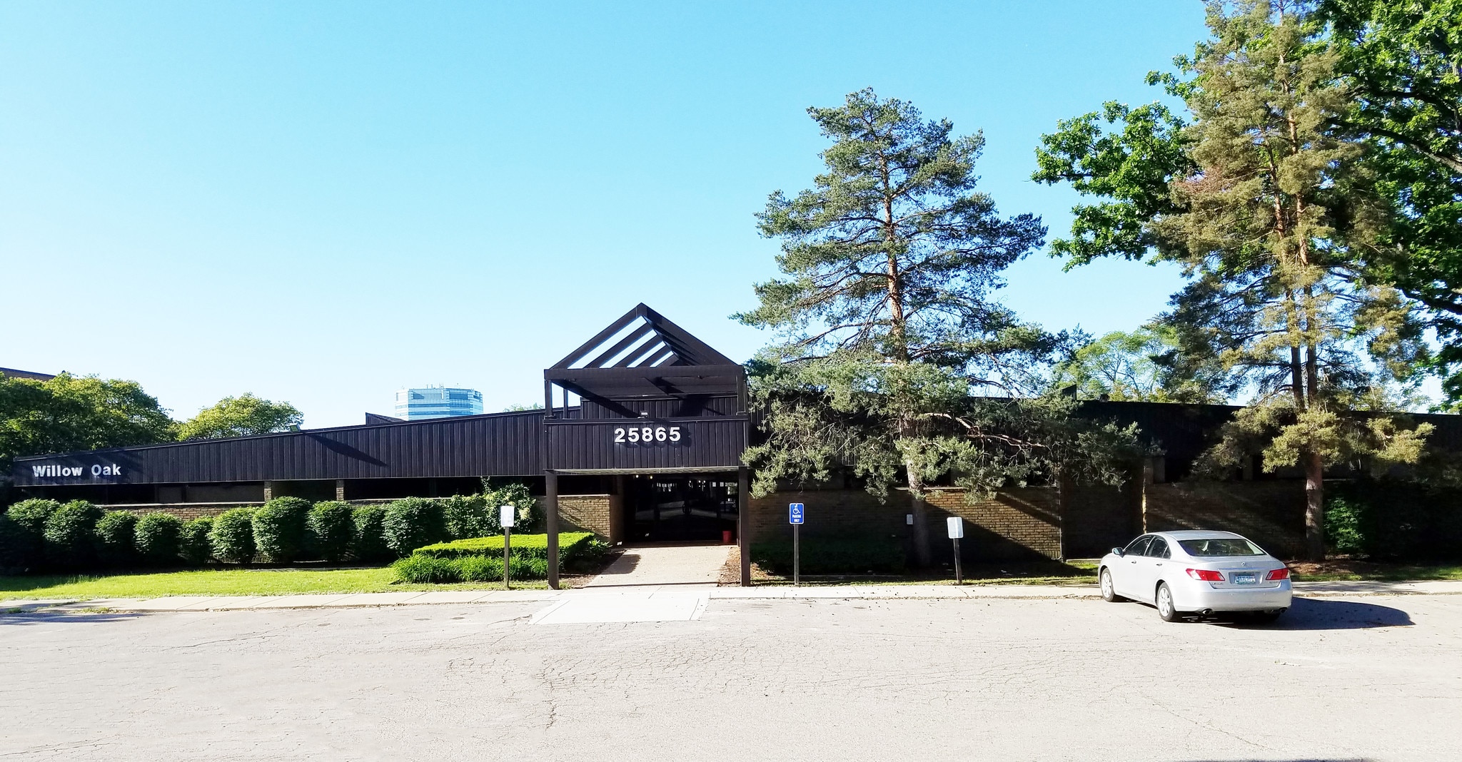 25865 W 12 Mile Rd, Southfield, MI for lease Primary Photo- Image 1 of 7