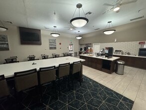 1415 E Yosemite Ave, Manteca, CA for lease Building Photo- Image 1 of 2