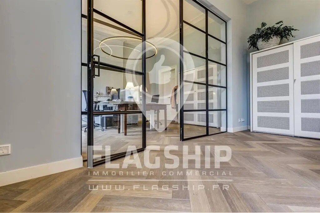 Retail in Orgeval for lease Interior Photo- Image 1 of 5