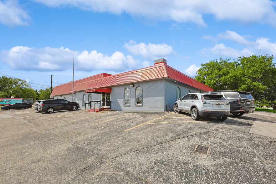 8620 Clifford St, Fort Worth, TX for lease - Primary Photo - Image 1 of 22