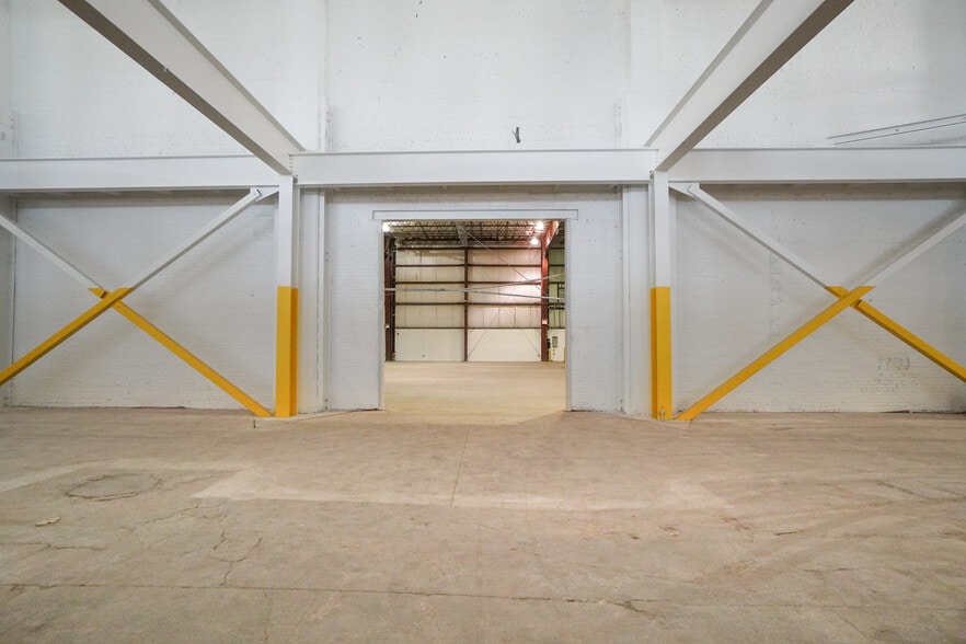 845 E 136th St, Bronx, NY for lease - Interior Photo - Image 3 of 37