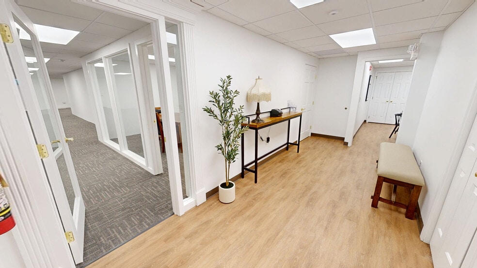 1242 West Chester Pike, West Chester, PA for lease - Interior Photo - Image 2 of 13