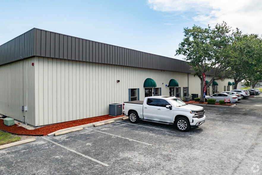 6771 Whitfield Industrial Ave, Sarasota, FL for lease - Building Photo - Image 3 of 14