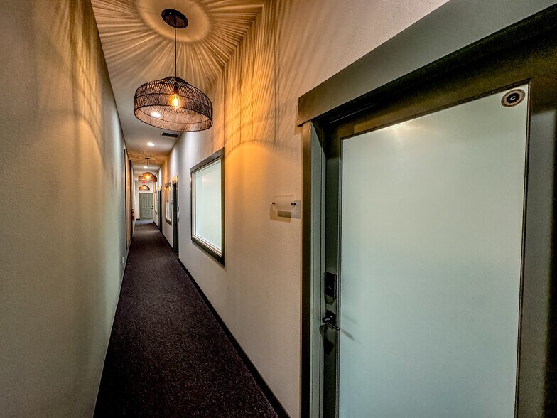 212 Main St, Seal Beach, CA for lease - Interior Photo - Image 3 of 11