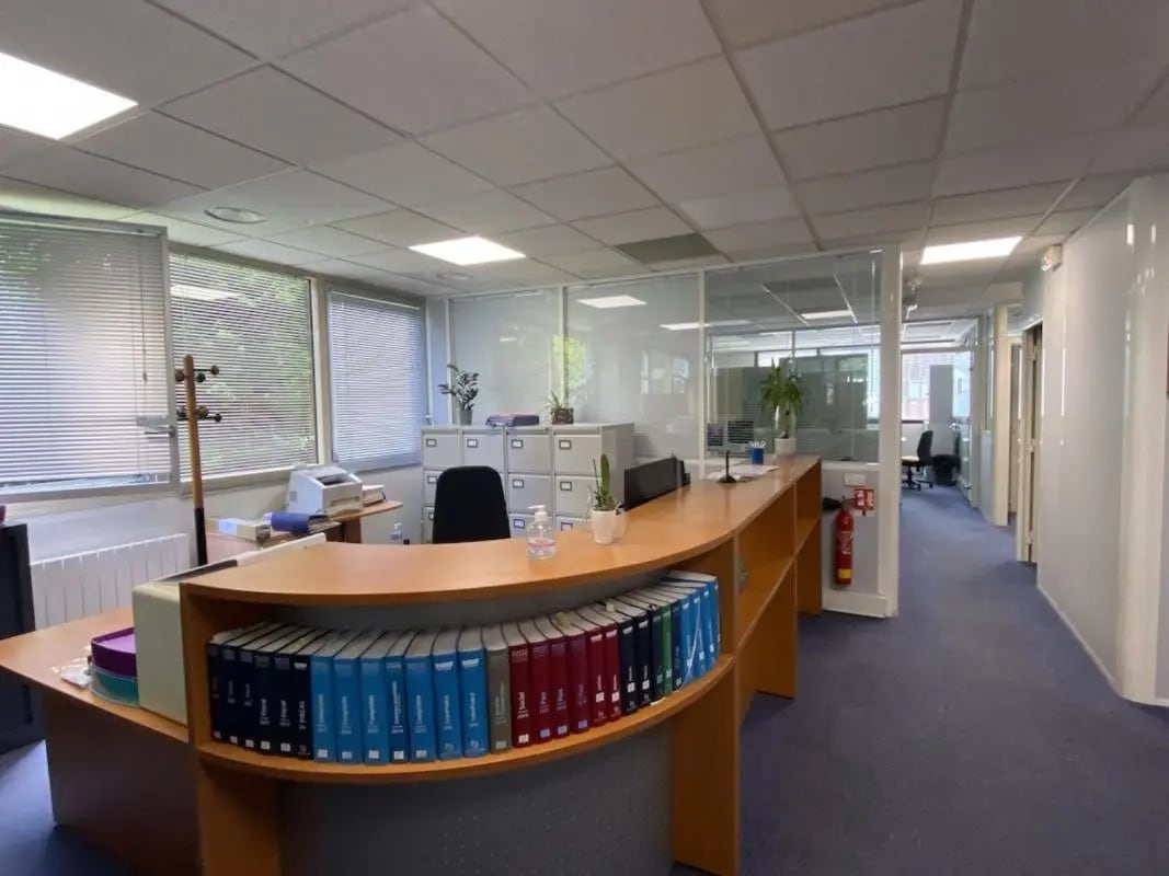 Office in Bois-Guillaume for lease Interior Photo- Image 1 of 5