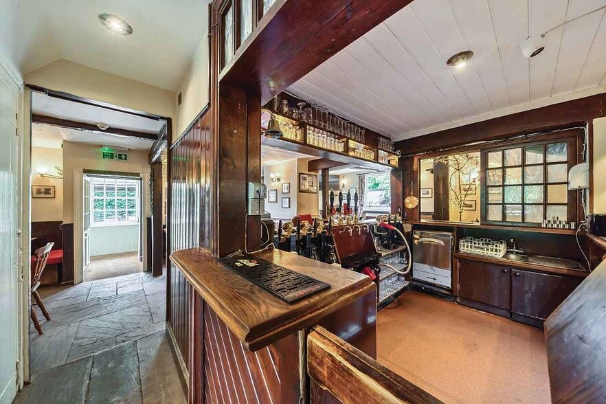 The Cmn, High Wycombe for sale - Interior Photo - Image 3 of 6