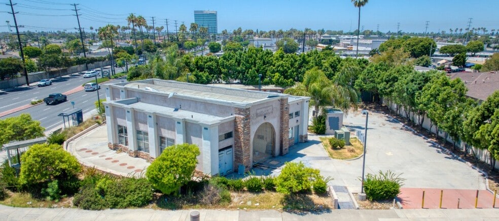 8471 Warner Ave, Huntington Beach, CA for sale - Building Photo - Image 2 of 4