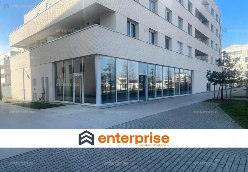 Retail in Amiens for lease - Building Photo - Image 1 of 1