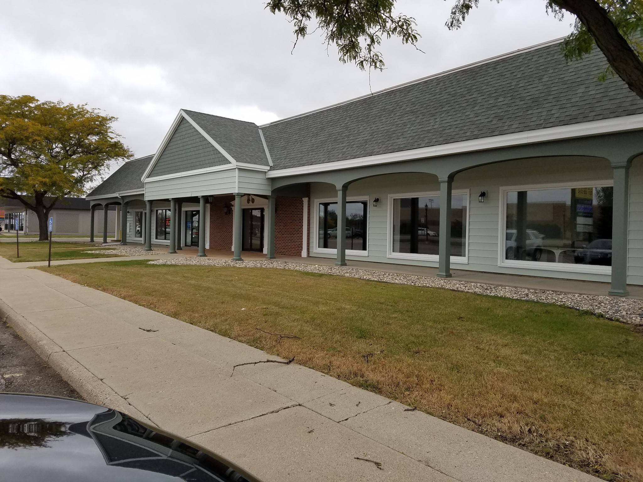 1650 Madison Ave, Mankato, MN for lease Building Photo- Image 1 of 28