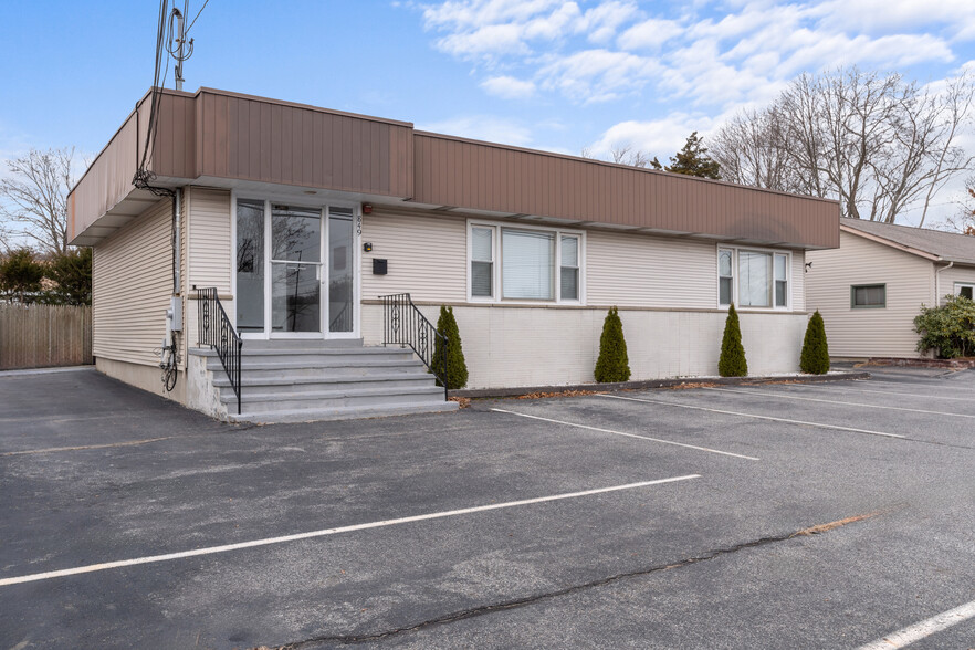 849 Post Rd, Warwick, RI for sale - Building Photo - Image 1 of 1