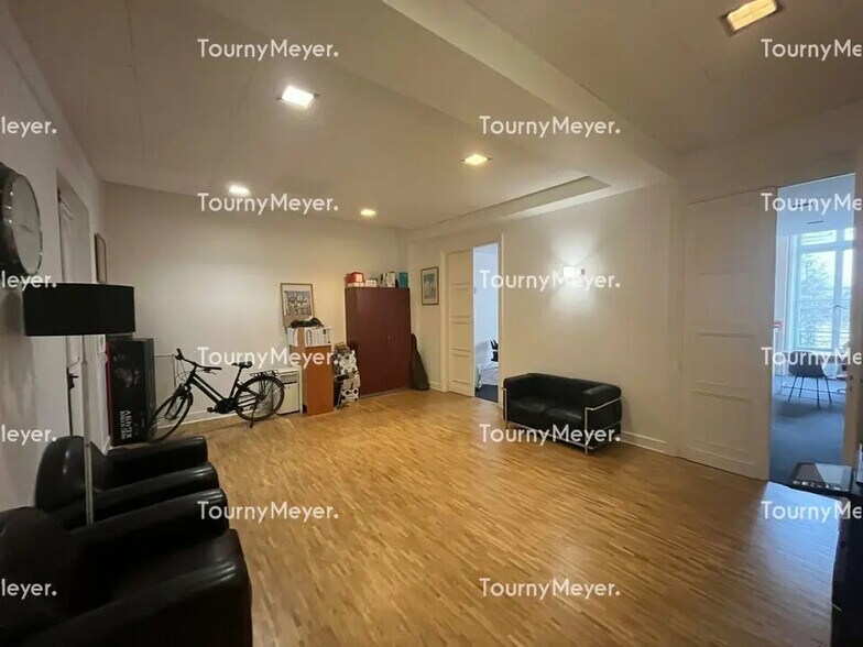 Office in Bordeaux for lease - Interior Photo - Image 3 of 7