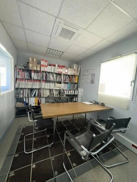 Office in Le Mans for lease - Building Photo - Image 2 of 3