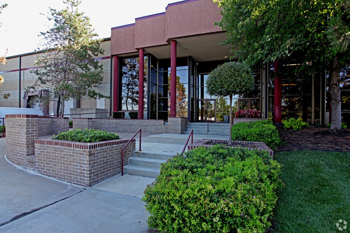 97559771 Commerce Pky, Lenexa, KS 66219