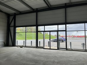 Retail in Scionzier for lease Interior Photo- Image 1 of 3