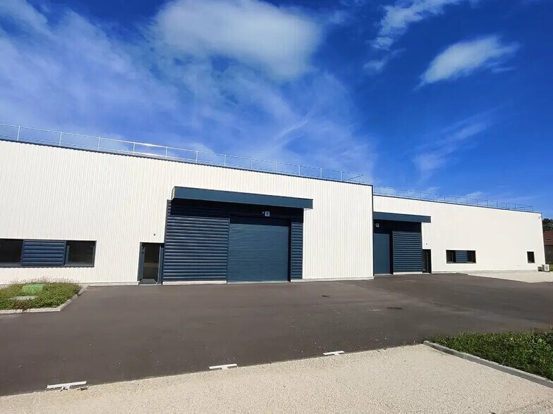 Flex in Granieu for sale - Building Photo - Image 2 of 9