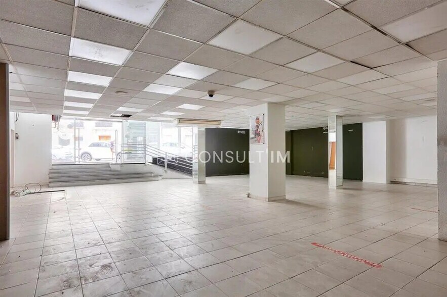 Office in Paris for lease - Building Photo - Image 1 of 9