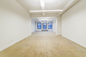 213 W 35th St, New York, NY for lease Interior Photo- Image 2 of 6