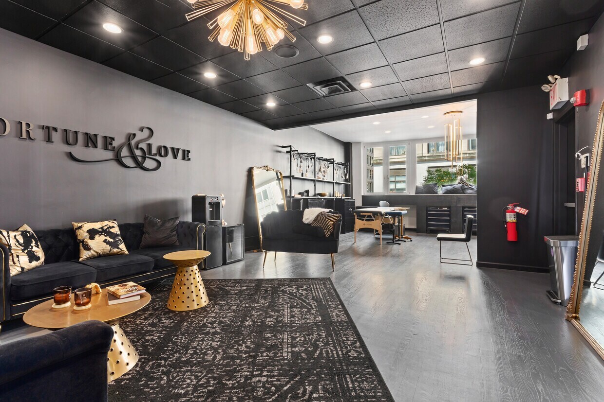 375 Fifth Ave, New York, NY for lease Building Photo- Image 1 of 3