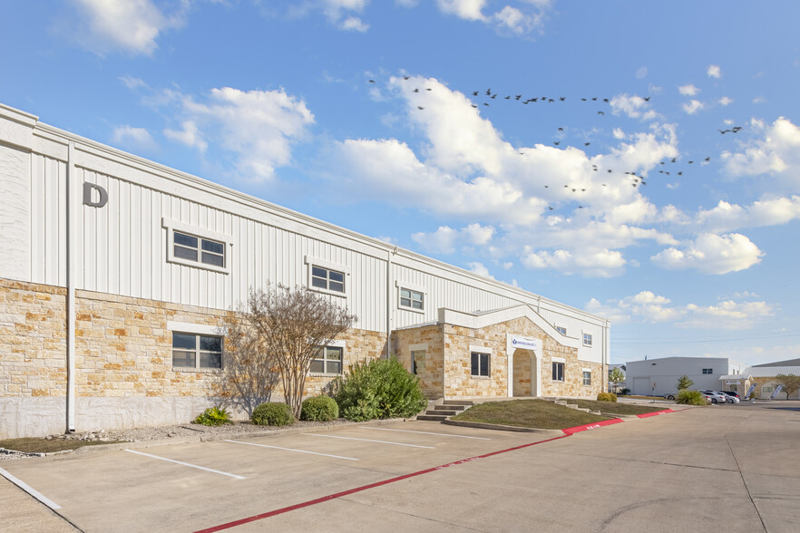 1900 E Howard Ln, Pflugerville, TX for lease - Building Photo - Image 1 of 12