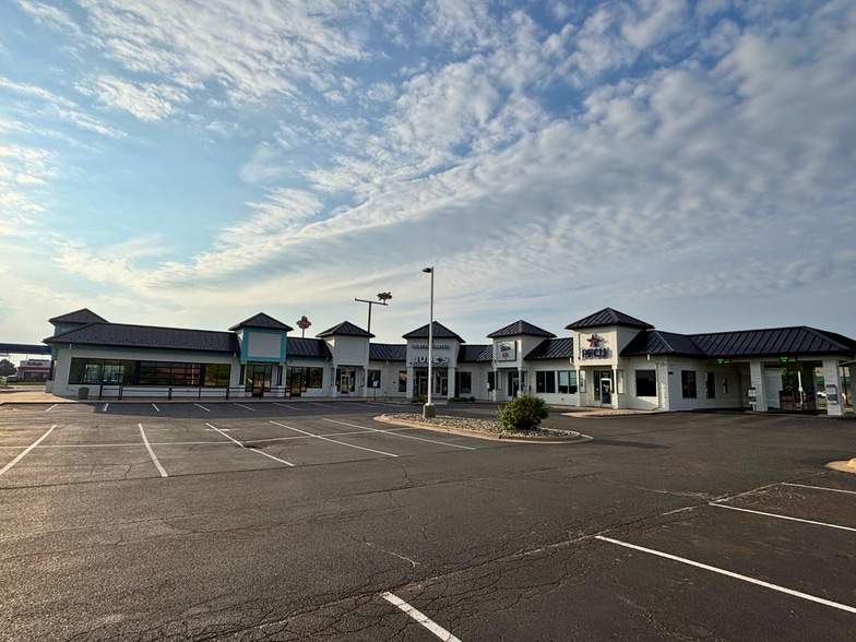 644 Migaldi Ln, Lansing, MI for lease - Building Photo - Image 2 of 3