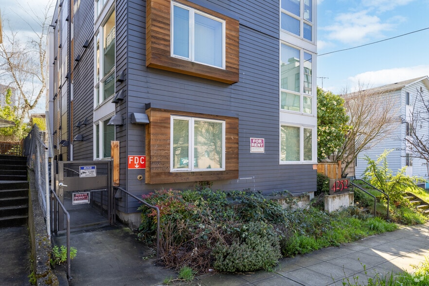 4252 8th Ave NE, Seattle, WA for sale - Building Photo - Image 3 of 5