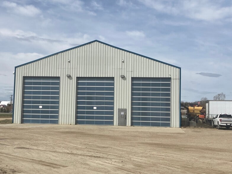 253 Burnt Park Dr, Red Deer County, AB for sale - Building Photo - Image 3 of 25