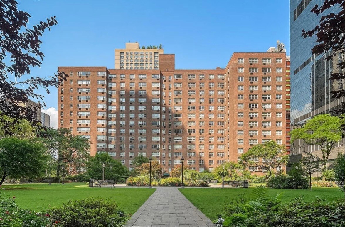30 W 60th St, New York, NY for lease Building Photo- Image 1 of 5