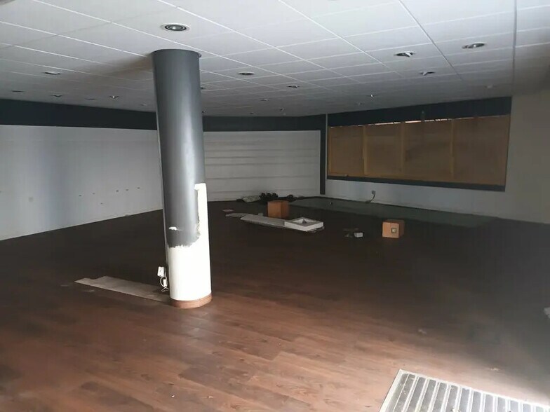 Retail in Fécamp for lease - Interior Photo - Image 2 of 3