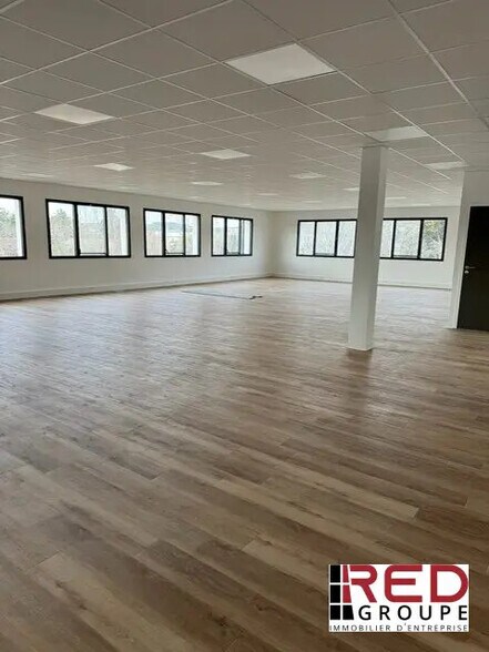 480 Route De Berre, Éguilles for sale - Building Photo - Image 2 of 12