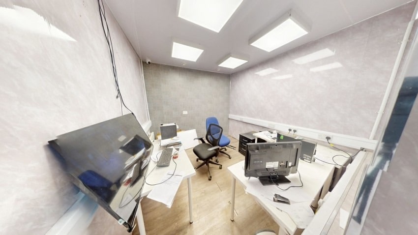 25 Laisterdyke, Bradford for lease - Interior Photo - Image 3 of 5