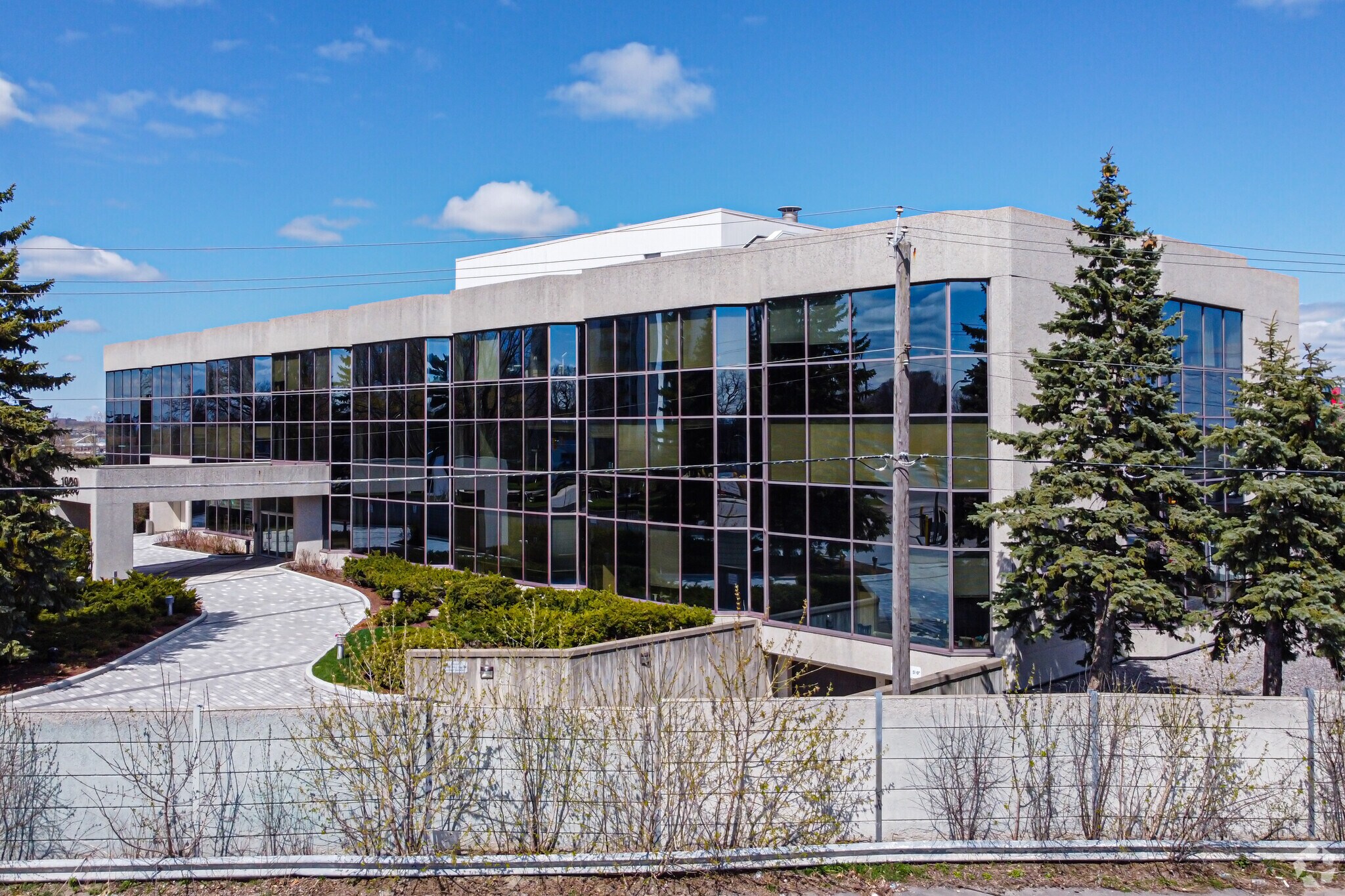 1929 Russell Rd, Ottawa, ON for lease Building Photo- Image 1 of 25