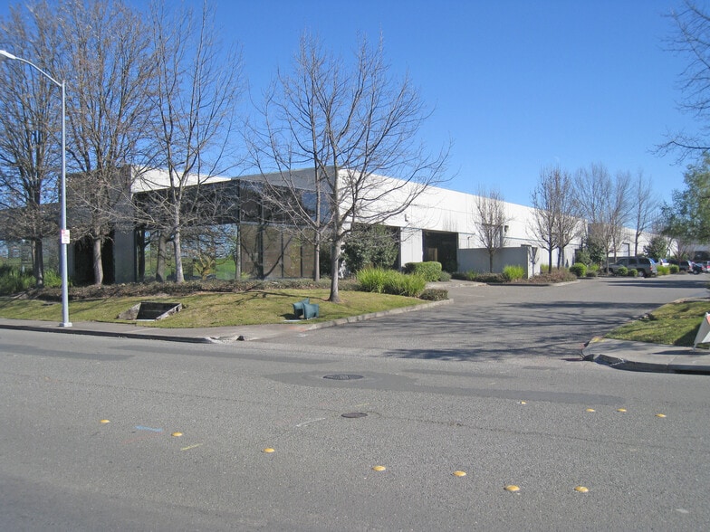 5570 Skylane Blvd, Santa Rosa, CA for lease - Building Photo - Image 1 of 1