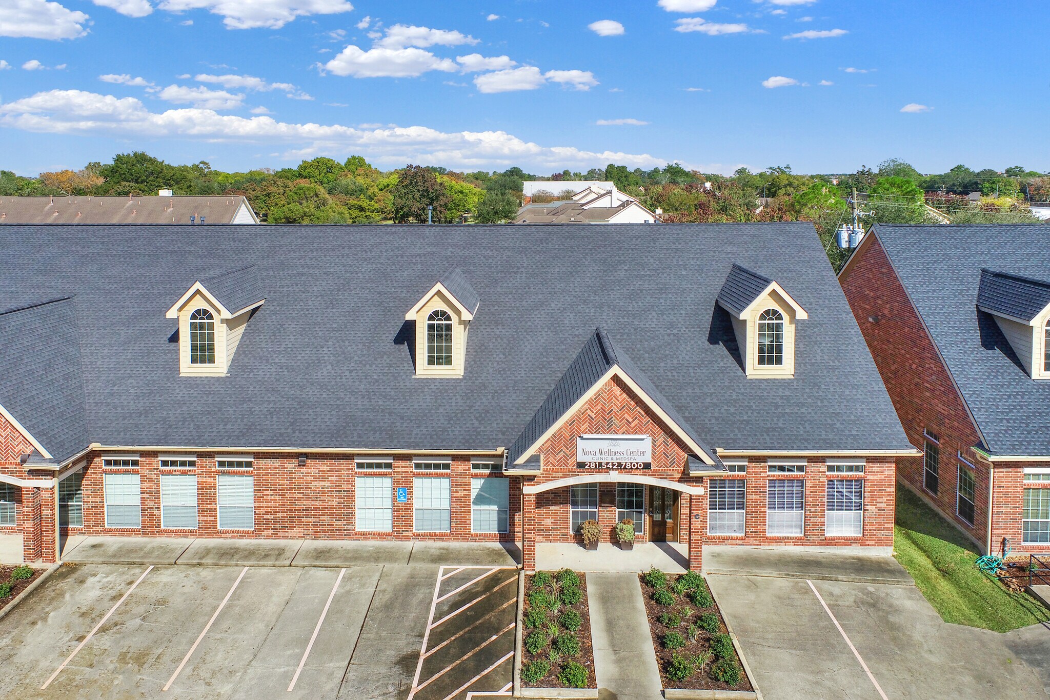 400 N Texas Ave, Webster, TX for sale Primary Photo- Image 1 of 1