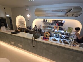 Retail in Barcelona, Barcelona for lease Interior Photo- Image 2 of 15