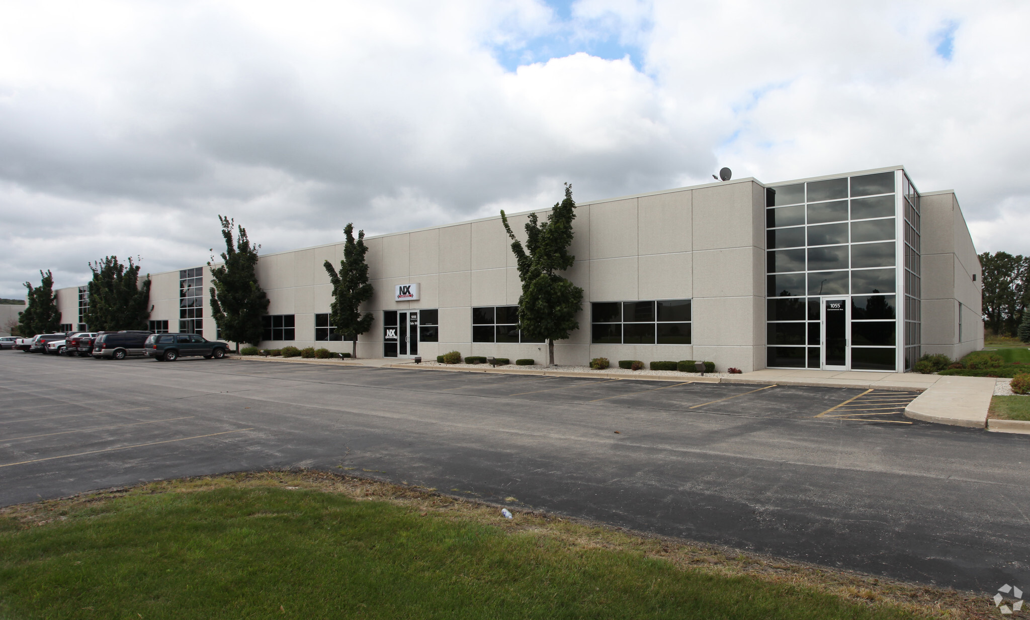 1055 Cottonwood Ave, Hartland, WI for lease Primary Photo- Image 1 of 5