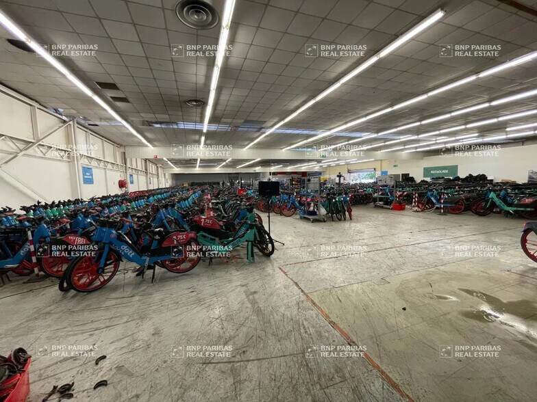Flex in Aubervilliers for lease - Building Photo - Image 1 of 24