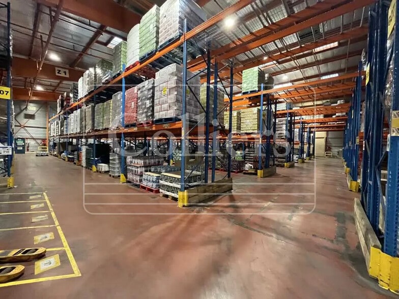 Industrial in Tarascon for lease - Interior Photo - Image 1 of 6