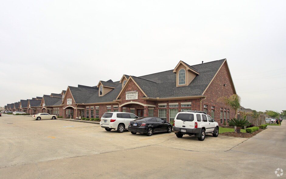 350 W TEXAS Ave, Webster, TX for sale - Primary Photo - Image 1 of 1