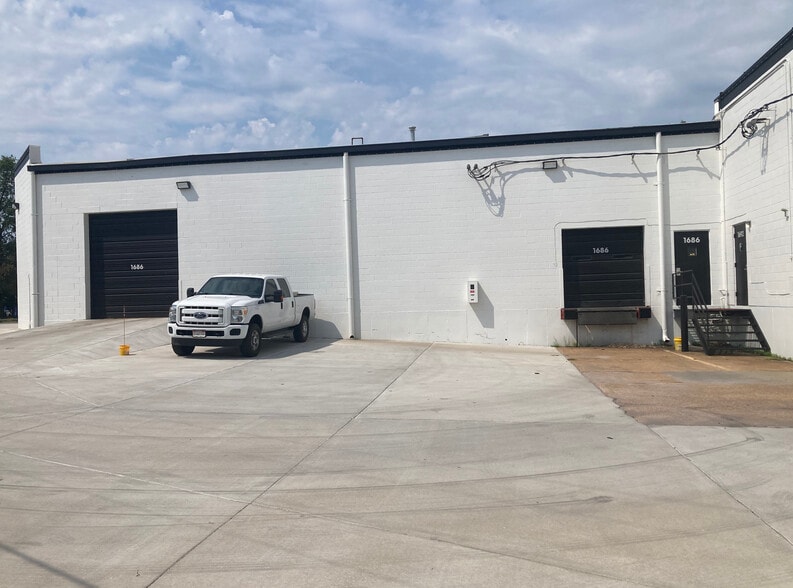 1686-1694 Larkin Williams Rd, Fenton, MO for lease - Building Photo - Image 2 of 6