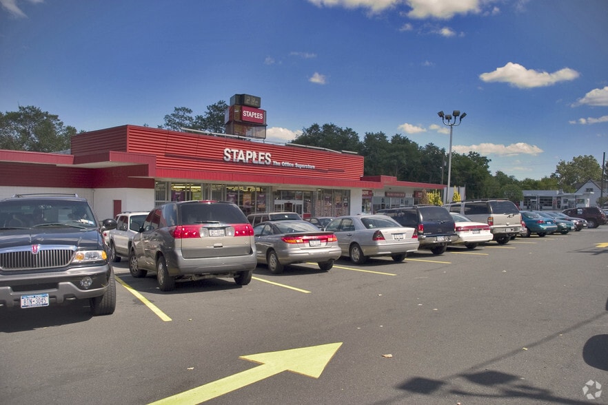 339 Tarrytown Rd, Elmsford, NY 10523